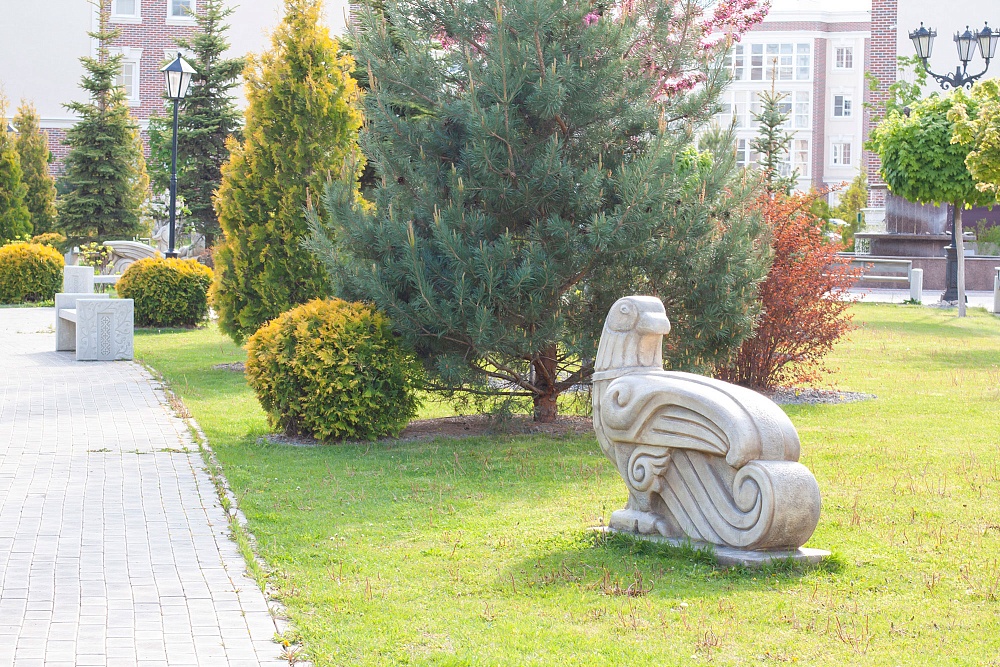 Скульптура птицы